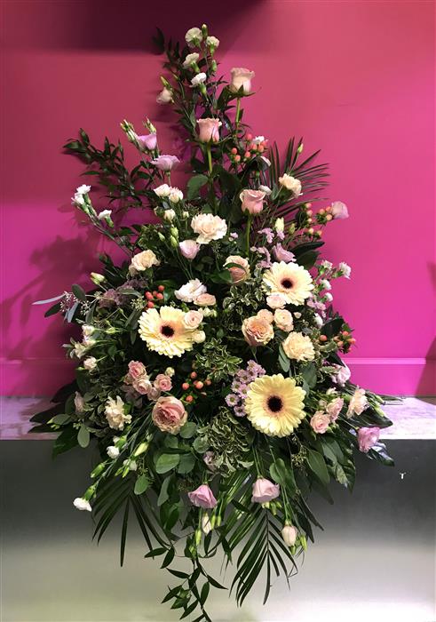 Pretty Pastel Colours Rays Florist Wedding Flowers 01252 311966